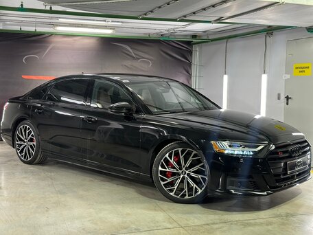 Audi S8 Long