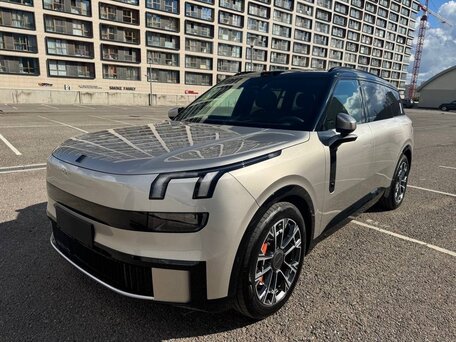Lynk_Co Lynk & Co 900