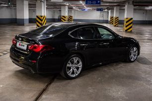 Infiniti Q70