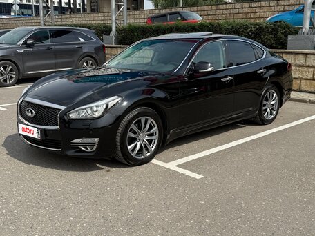 Infiniti Q70