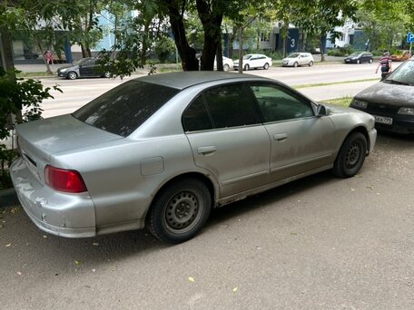 Mitsubishi Galant