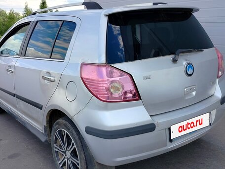 Geely MK Cross