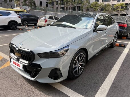 BMW 5 серии 520i