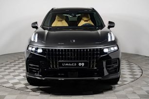 Lynk_And_Co 09