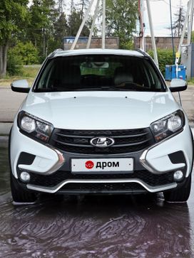 Lada Xray Cross
