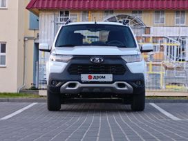 Lada Niva Travel