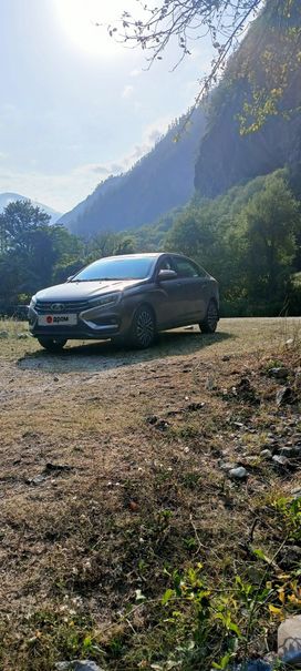 Lada Aura